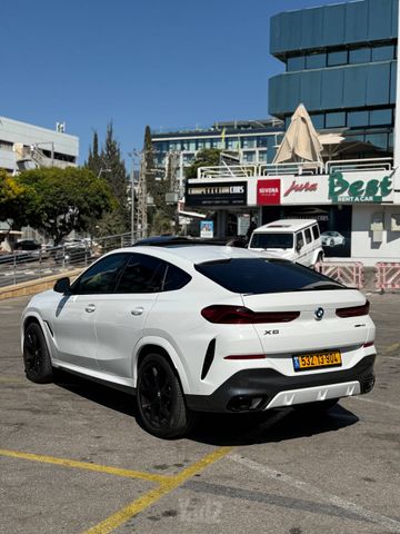 ב מ וו X6