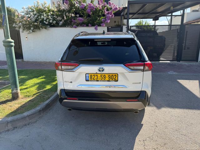 טויוטה RAV4