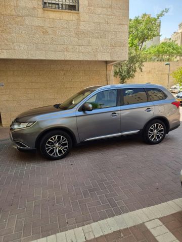 מיצובישי אאוטלנדר
