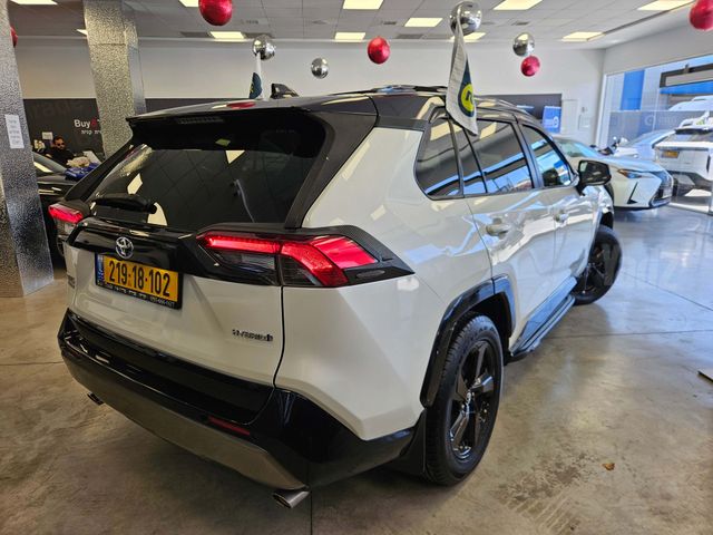 טויוטה RAV4