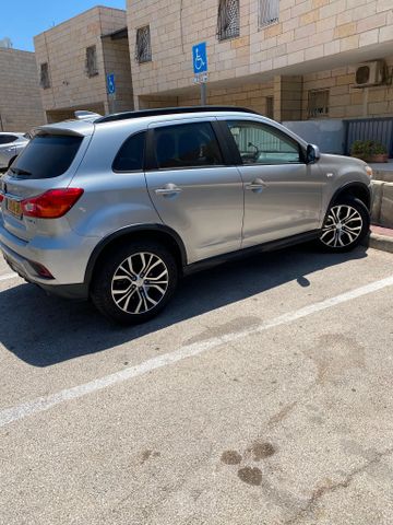 מודעת רכב מיצובישי ASX