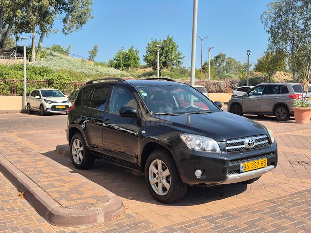 טויוטה RAV4