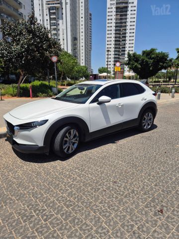 מודעת רכב מאזדה CX-30