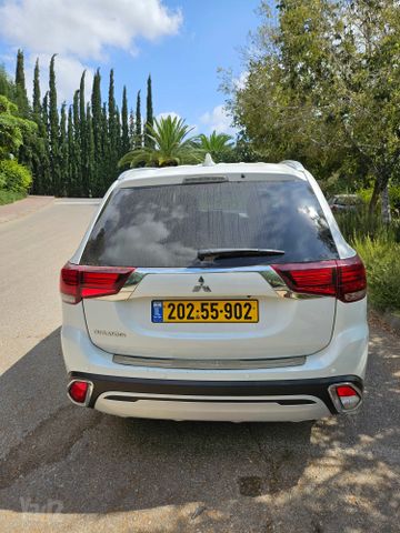מיצובישי אאוטלנדר