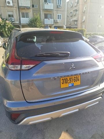 אקליפס קרוס 4X2 Instyle אוט׳ בנזין 1.5 (152 כ״ס)