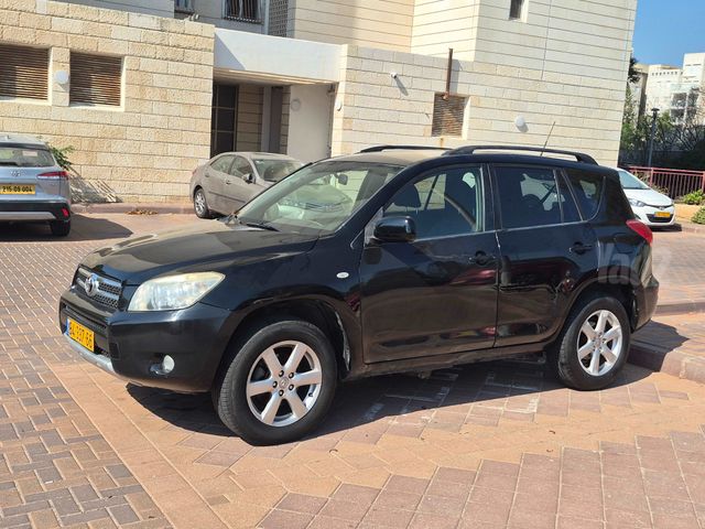 טויוטה RAV4