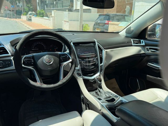 קאדילק SRX