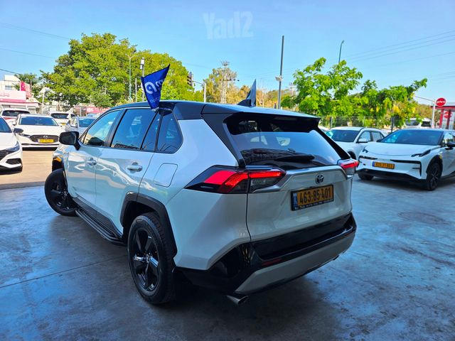 טויוטה RAV4