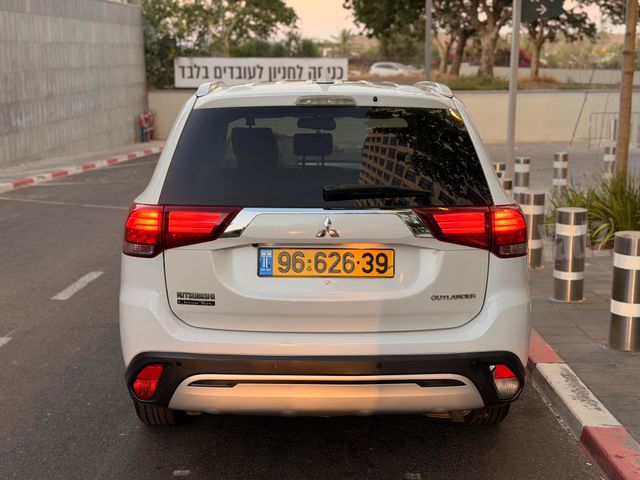 מיצובישי אאוטלנדר
