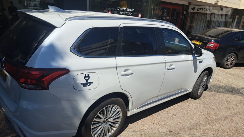 מיצובישי אאוטלנדר