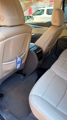קאדילק XT5