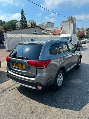 מיצובישי אאוטלנדר