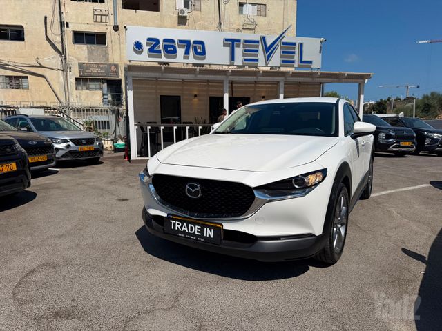 מודעת רכב מאזדה CX-30
