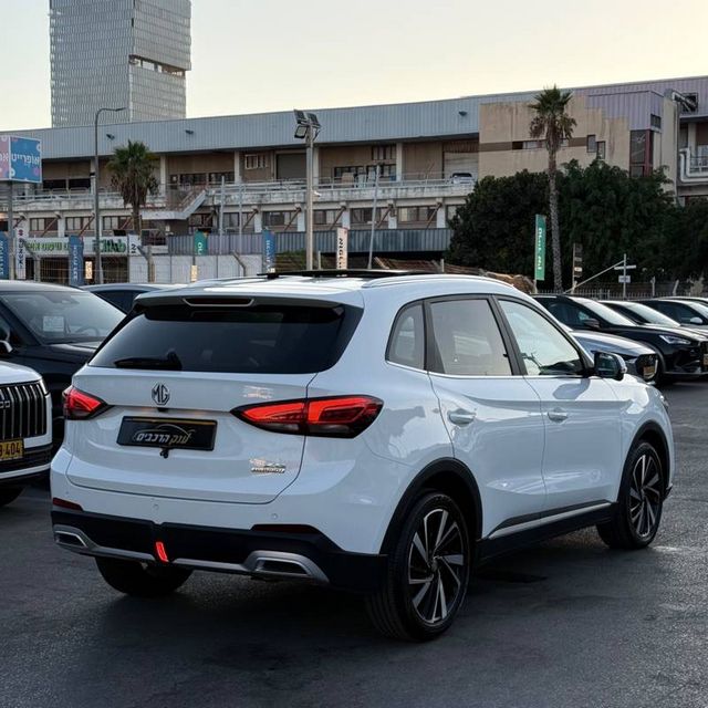 אם ג'י ZS