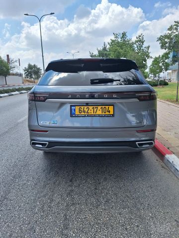 ג'אקו J8