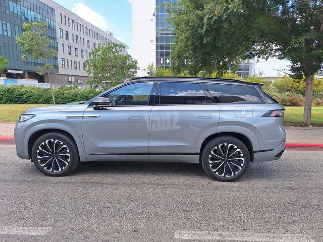 ג'אקו J8