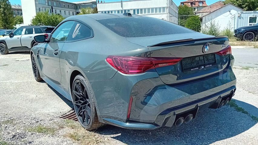 ב מ וו M4