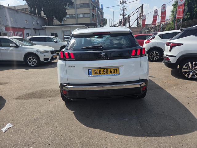 פיג'ו 3008