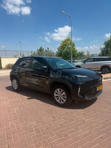 טויוטה יאריס קרוס