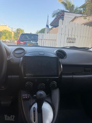 מודעת רכב מאזדה 2