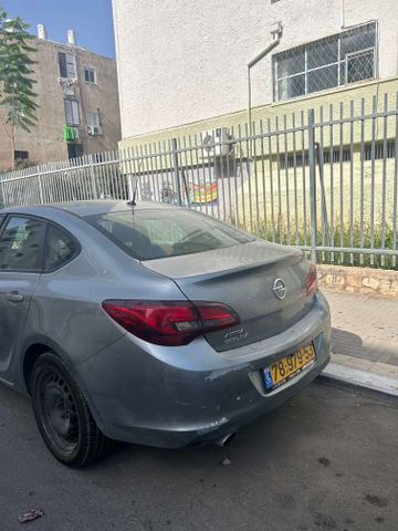 אופל אסטרה