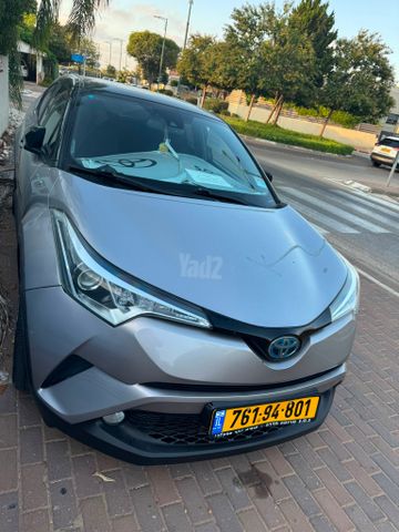 מודעת רכב טויוטה C-HR