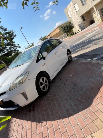 טויוטה פריוס