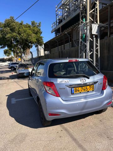 טויוטה יאריס