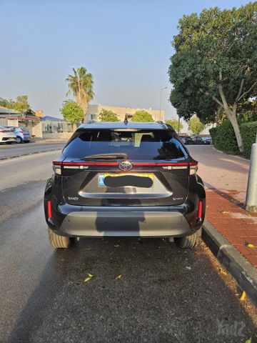 טויוטה יאריס קרוס