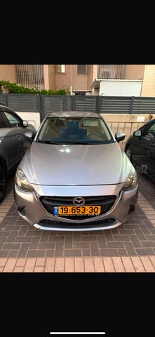 מודעת רכב מאזדה 2