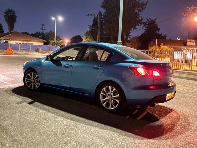 מודעת רכב מאזדה 3