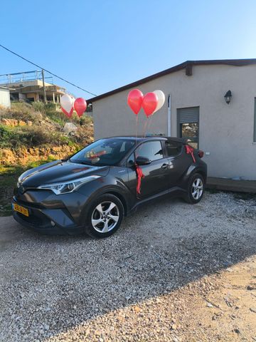 מודעת רכב טויוטה C-HR