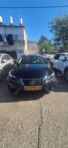 לקסוס IS