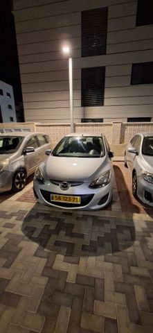 מודעת רכב מאזדה 2