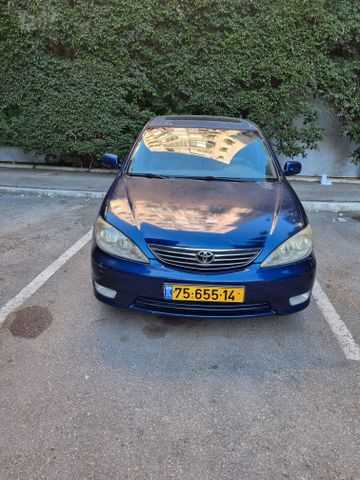 טויוטה קאמרי