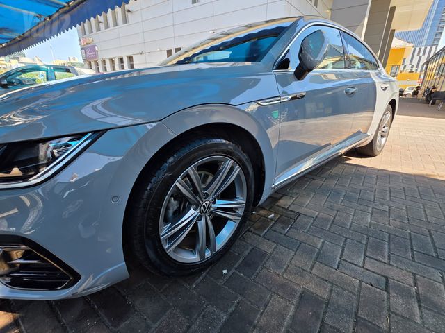 ארטאון 4X2 R Line פלאג-אין אוט׳ 1.4 (156 כ״ס)