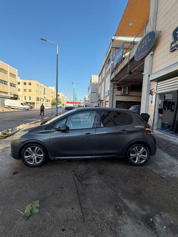 פיג'ו 208