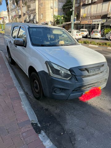 איסוזו די-מקס