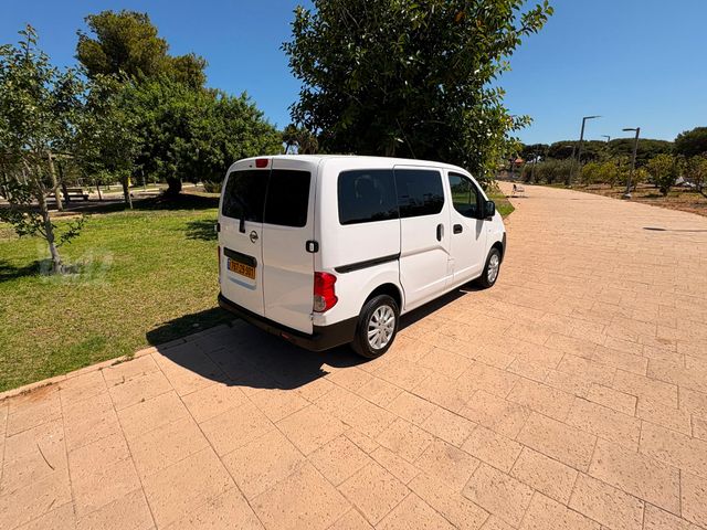 ניסאן NV200