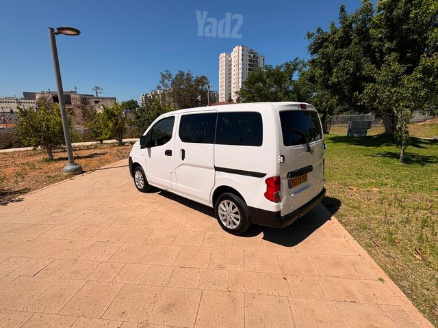 ניסאן NV200