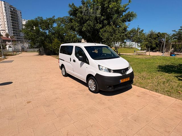 ניסאן NV200