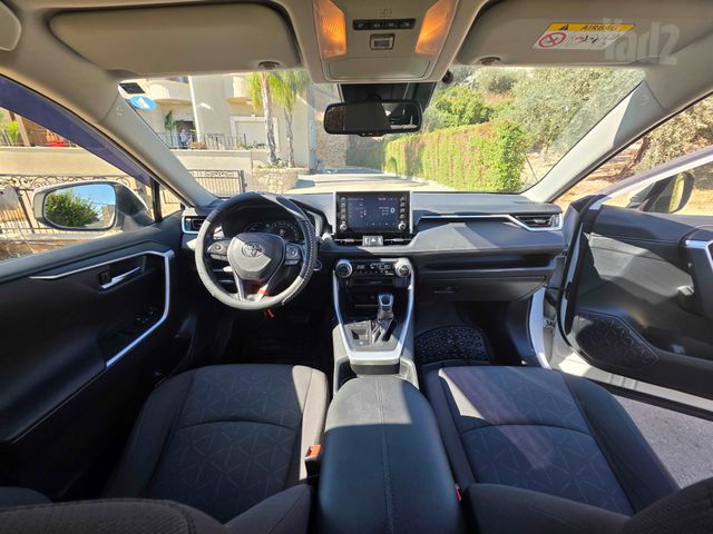 טויוטה RAV4