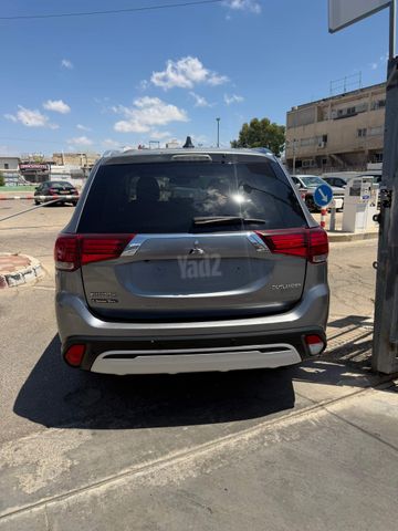 מיצובישי אאוטלנדר