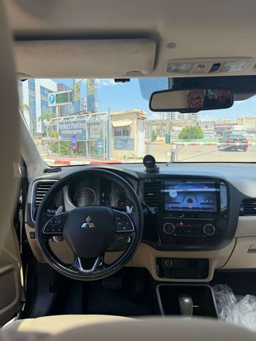מיצובישי אאוטלנדר