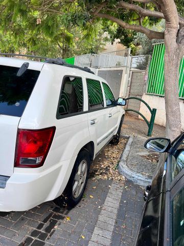 מודעת רכב ג'יפ גרנד צ'ירוקי