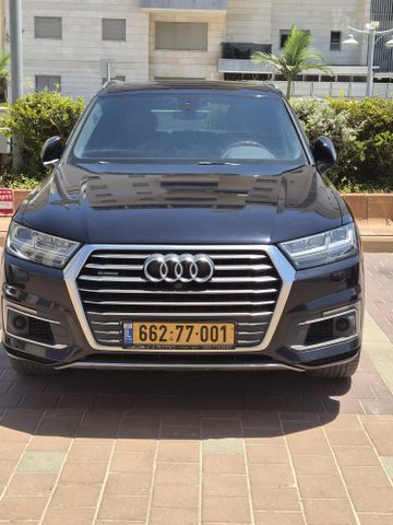 מודעת רכב אאודי Q7