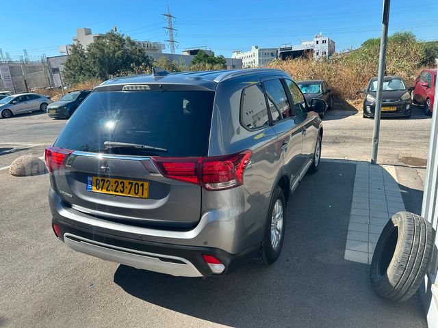 מיצובישי אאוטלנדר