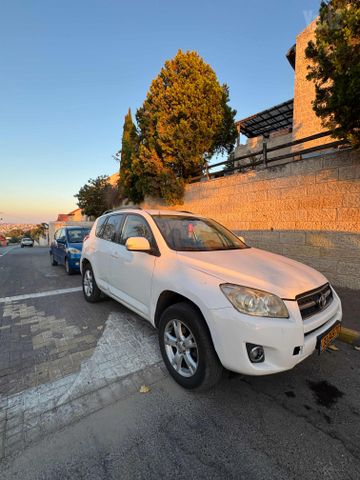 טויוטה RAV4