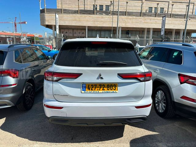 מיצובישי אאוטלנדר