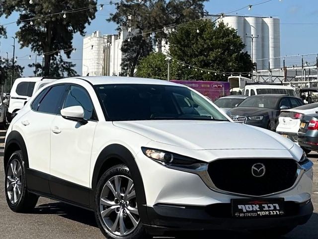 מודעת רכב מאזדה CX-30